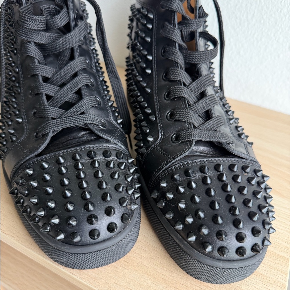 Christian Louboutine - Picture 3 of 9